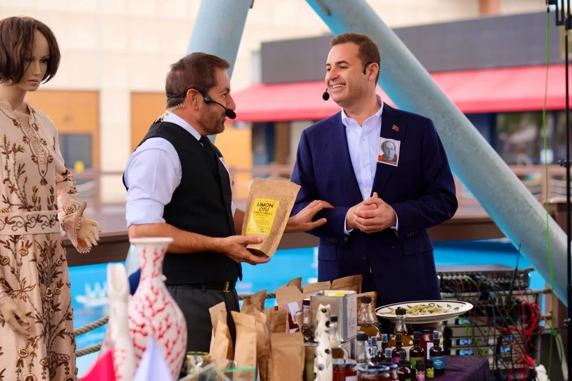 Balıkesir’den Ekranlara: Ahmet Akın “Görkemli Hatıralar”da Bamya Cipsi ve Limon Otunu Tanıttı! - Resim: 3